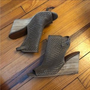 Lucky Brand Rozina Cut Out Wedges